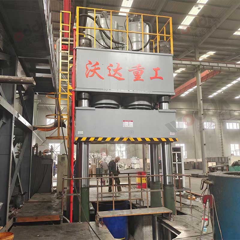 石墨坩堝成型設備-2000噸石墨坩堝液壓機