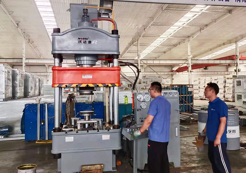 四柱液壓機的調(diào)試 四柱液壓機