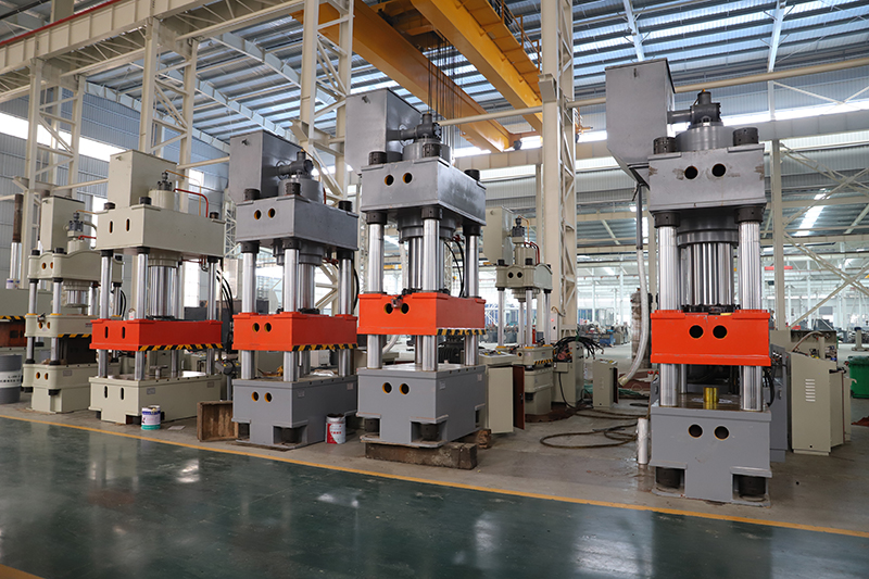 沃達(dá)重工2000噸液壓機(jī)廠家 沃達(dá)重工2000噸液壓機(jī)廠家