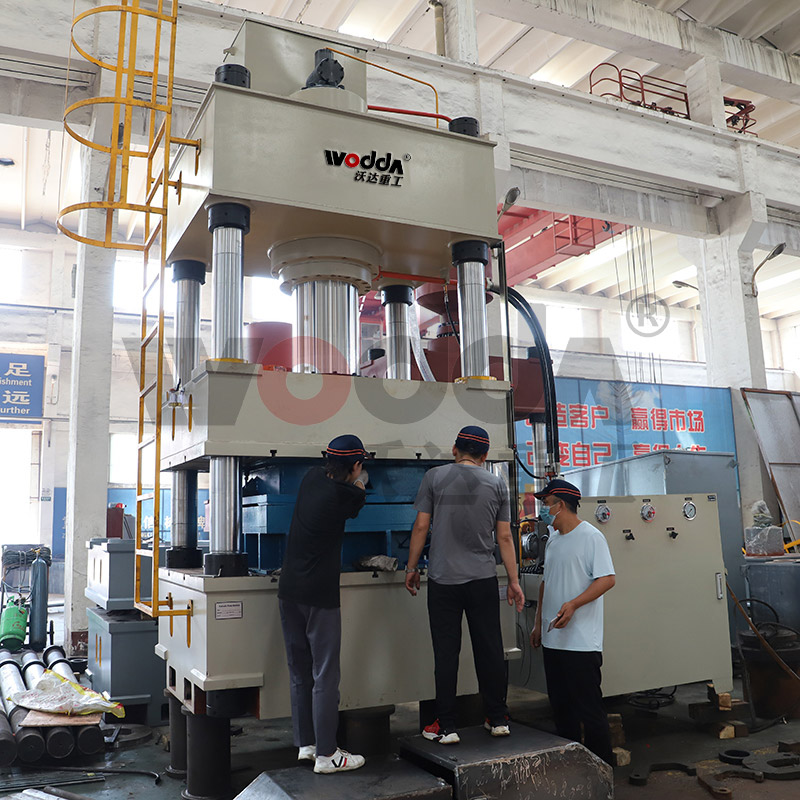 500噸不銹鋼水箱板液壓機(jī) 500噸不銹鋼水箱板液壓機(jī)