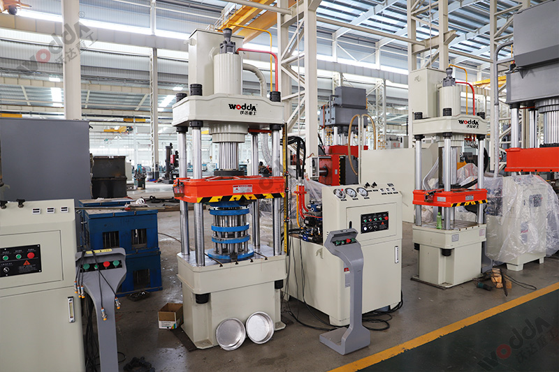 四柱液壓機(jī)頂出缸工作過程 四柱液壓機(jī)頂出缸工作過程