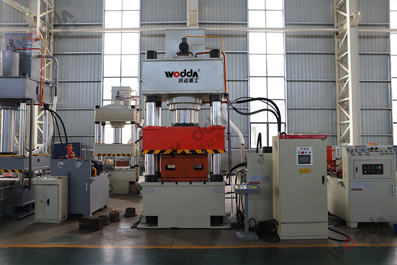 500噸四柱液壓機模具安裝步驟和注意事項 500噸四柱液壓機模具安裝步驟和注意事項