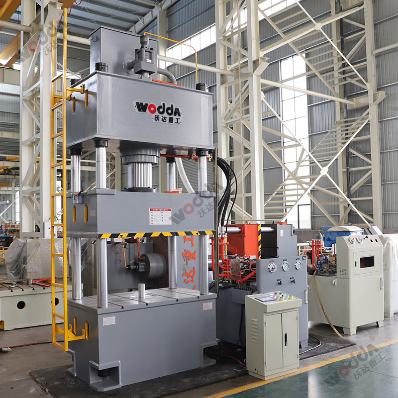 四柱液壓機(jī)如何選擇合適的液壓油？有哪些型號(hào)？