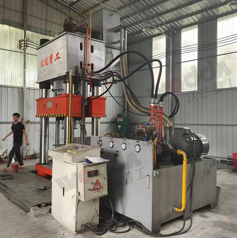 石墨坩堝自動(dòng)化生產(chǎn)線_2000噸坩堝液壓機(jī)_200噸液壓機(jī)廠家 石墨坩堝自動(dòng)化生產(chǎn)線_2000噸坩堝液壓機(jī)_200噸液壓機(jī)廠家