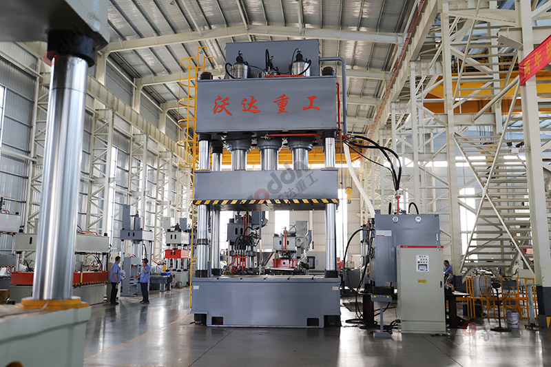 1500噸復(fù)合材料液壓機(jī) 1500噸復(fù)合材料液壓機(jī)