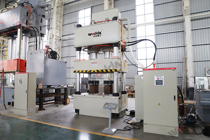 塑料托盤生產(chǎn)設(shè)備機(jī)器-800噸四柱液壓機(jī) 塑料托盤生產(chǎn)設(shè)備機(jī)器-800噸四柱液壓機(jī)