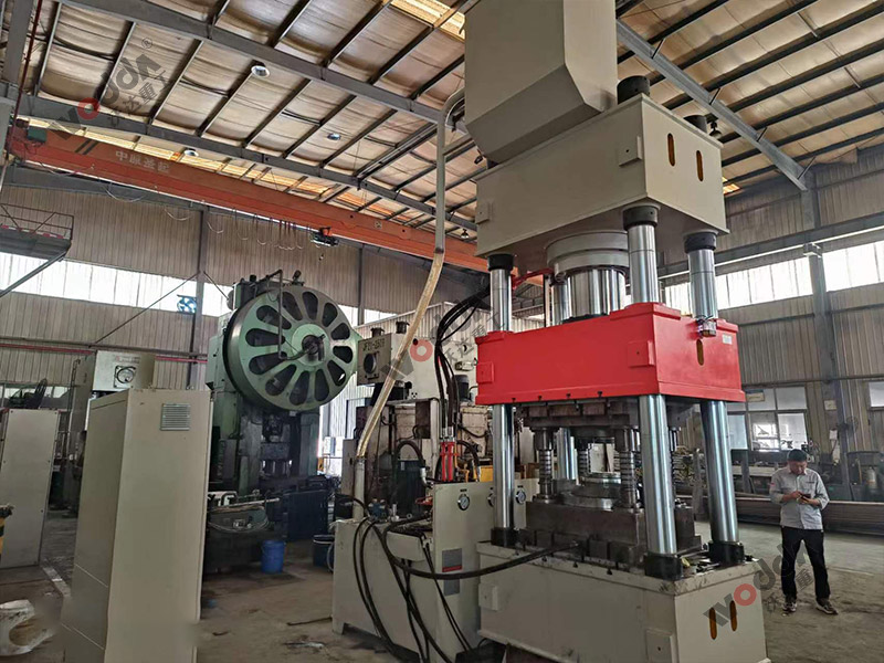 汽車(chē)軸承鍛造液壓機(jī)500噸四柱液壓機(jī) 汽車(chē)軸承鍛造液壓機(jī)500噸四柱液壓機(jī)