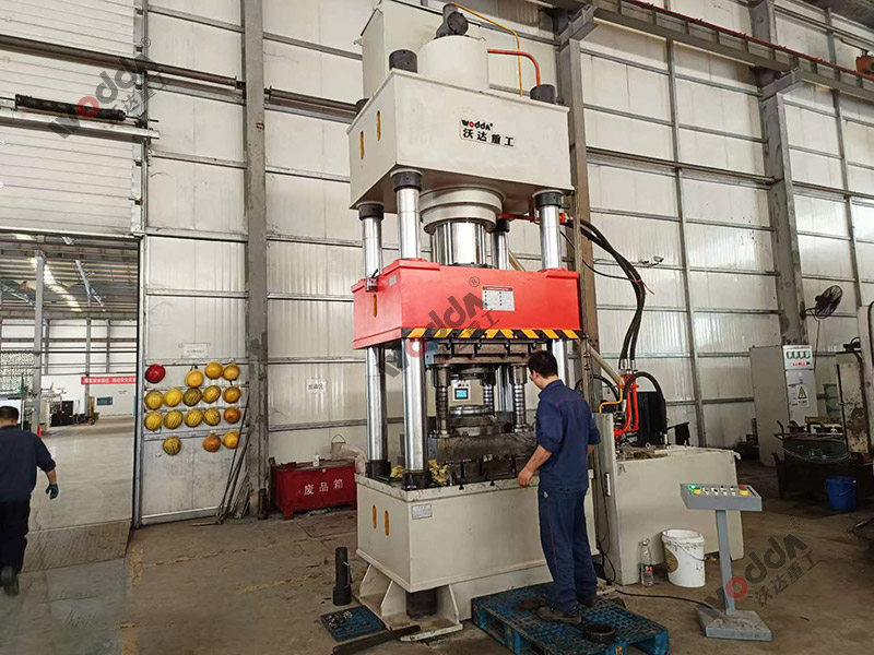 汽車(chē)軸承鍛造液壓機(jī)500噸四柱液壓機(jī) 汽車(chē)軸承鍛造液壓機(jī)500噸四柱液壓機(jī)