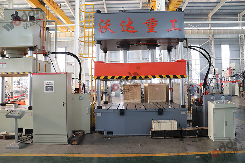 200噸汽車門板成型機(jī) 200噸汽車門板成型機(jī)