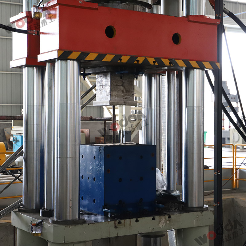 800噸匣缽液壓機(jī)模具 800噸匣缽液壓機(jī)模具