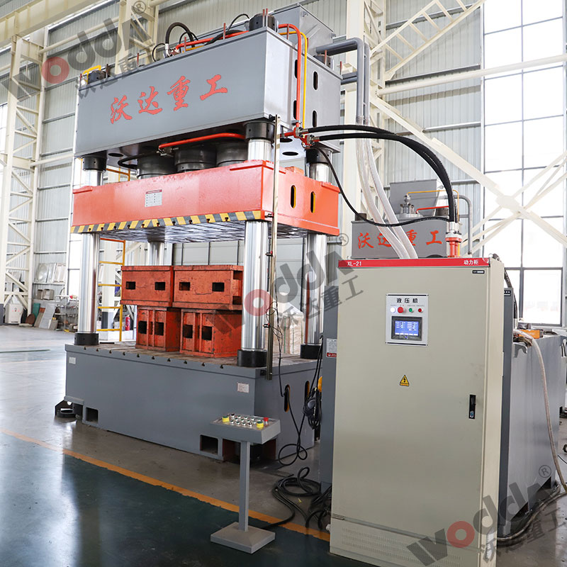 1000噸復(fù)合材料四柱液壓機(jī) 1000噸復(fù)合材料四柱液壓機(jī)