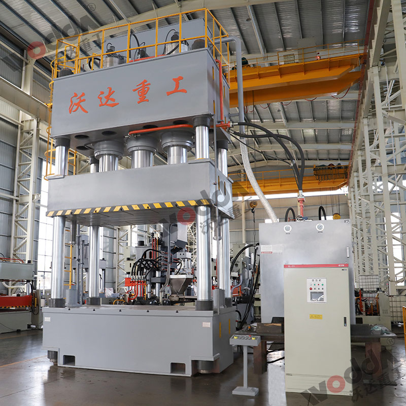 1500噸四柱液壓機(jī) 1500噸四柱液壓機(jī)