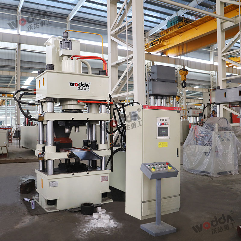 200噸粉末成型液壓機(jī)(四梁四柱液壓機(jī)) 200噸粉末成型液壓機(jī)(四梁四柱液壓機(jī))