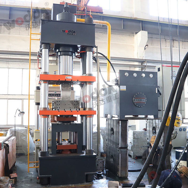 630噸石墨匣缽液壓機(jī) 630噸石墨匣缽液壓機(jī)