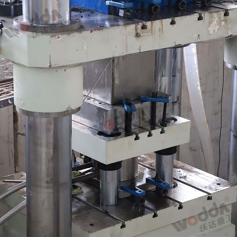 石墨匣缽液壓機(jī) 石墨匣缽液壓機(jī)