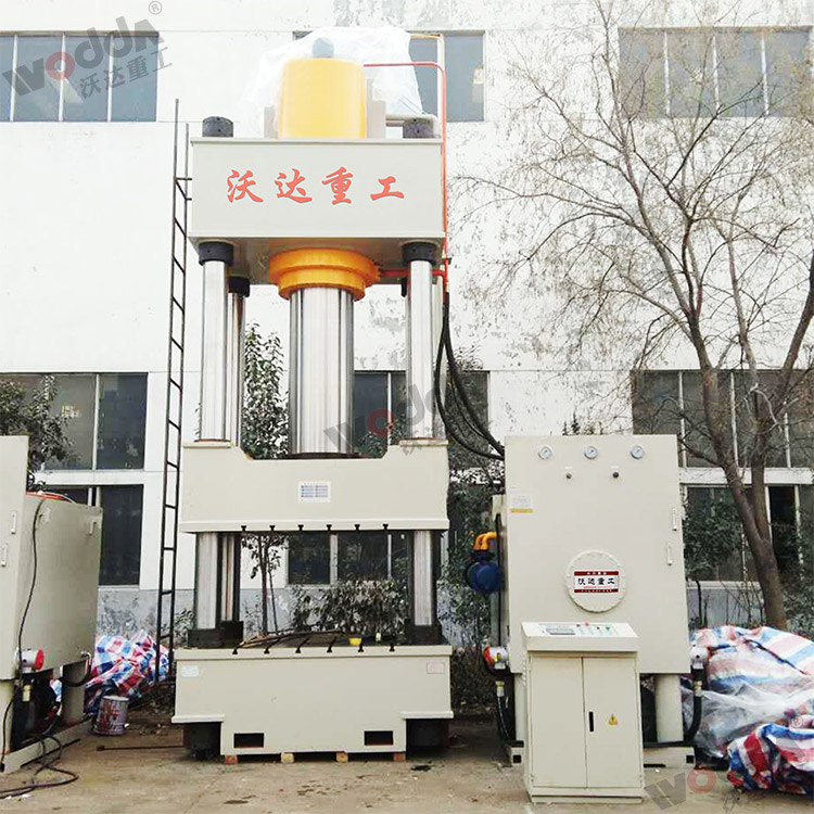 1000噸常規(guī)四柱液壓機 1000噸常規(guī)四柱液壓機