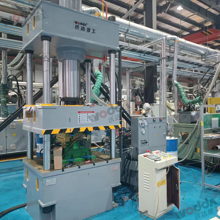 200噸液壓機模壓SMC高壓線絕緣子.jpg 200噸液壓機模壓SMC高壓線絕緣子.jpg