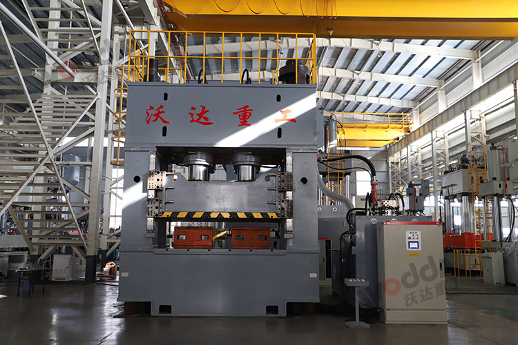 2000噸框架式金屬鋼板壓型壓力機(jī) 2000噸框架式金屬鋼板壓型壓力機(jī)