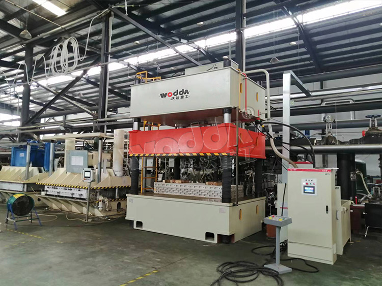 315噸液壓機(jī) 315噸液壓機(jī)