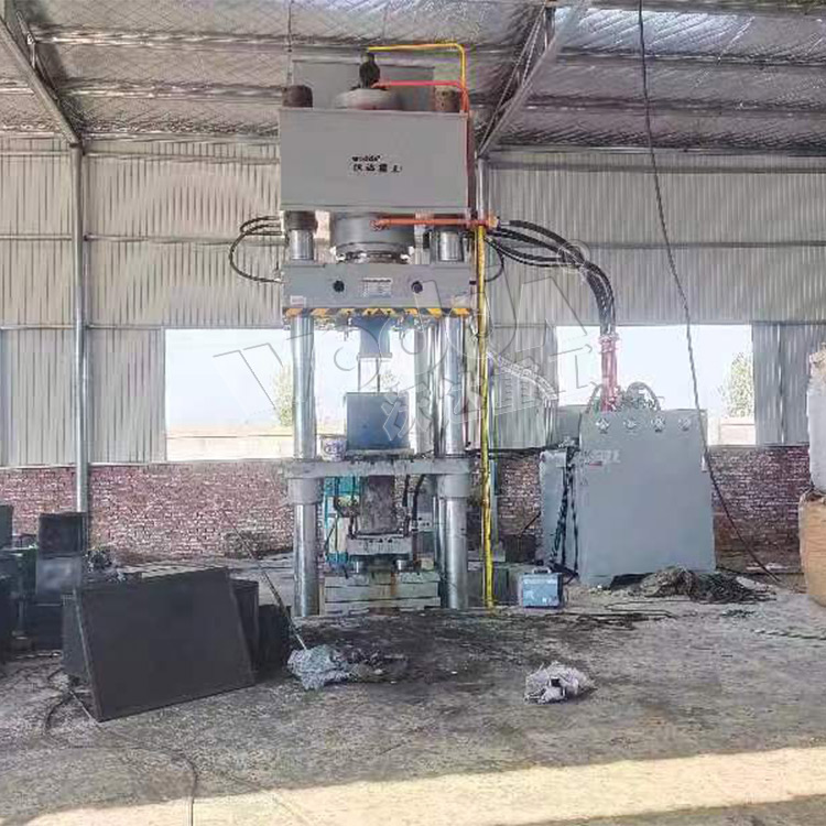 800噸石墨匣缽液壓機(jī)客戶(hù)現(xiàn)場(chǎng)