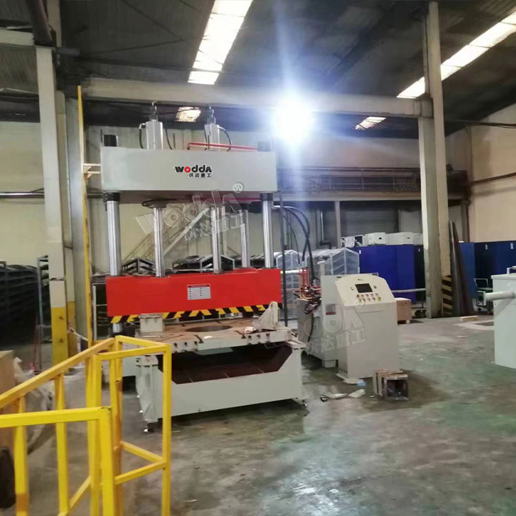 輪胎模具試驗(yàn)機(jī)客戶車間現(xiàn)場 輪胎模具試驗(yàn)機(jī)客戶車間現(xiàn)場