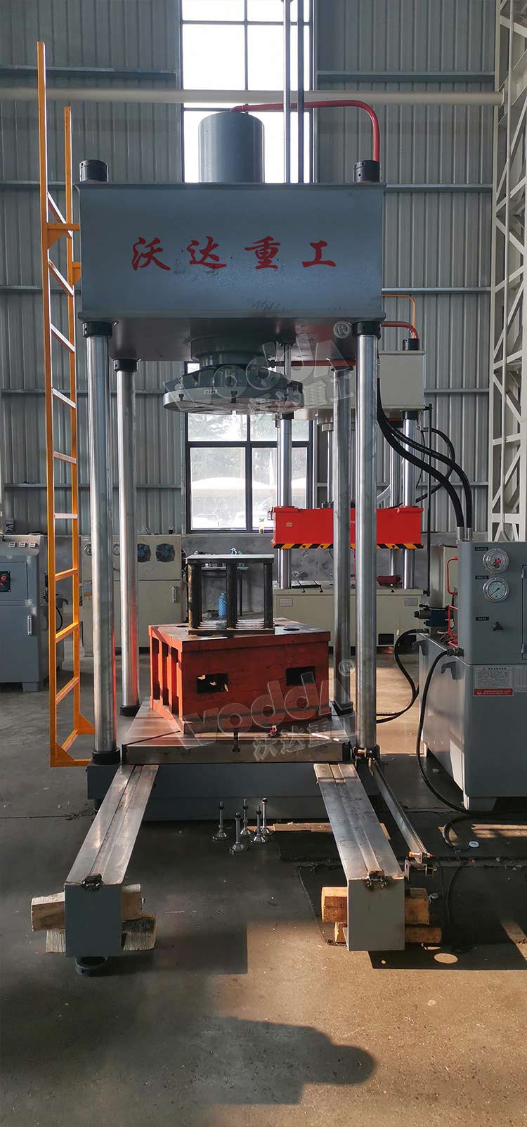 200噸兩梁四柱液壓機(jī) 200噸兩梁四柱液壓機(jī)