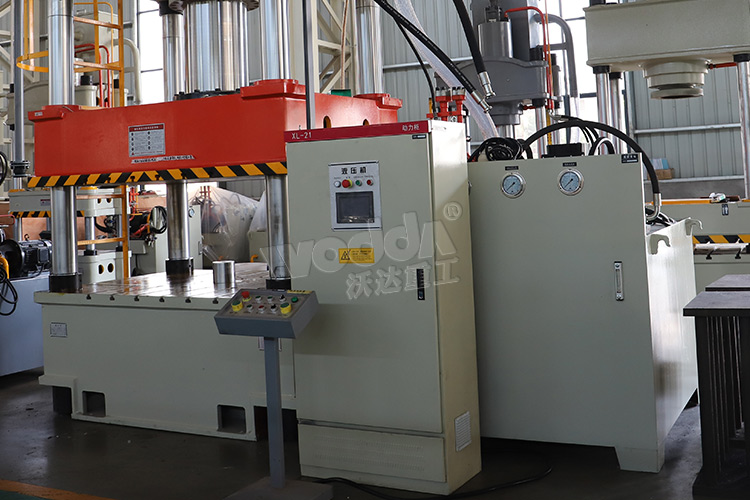 500噸液壓機(jī)（PLC動(dòng)力柜、移動(dòng)控制臺(tái)）