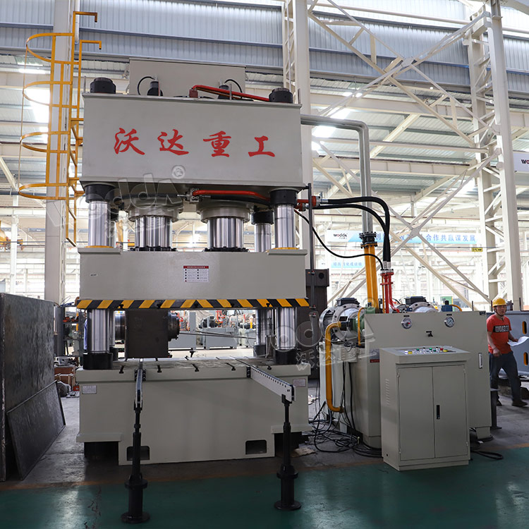 1000噸三梁四柱液壓機車間調試 1000噸三梁四柱液壓機車間調試