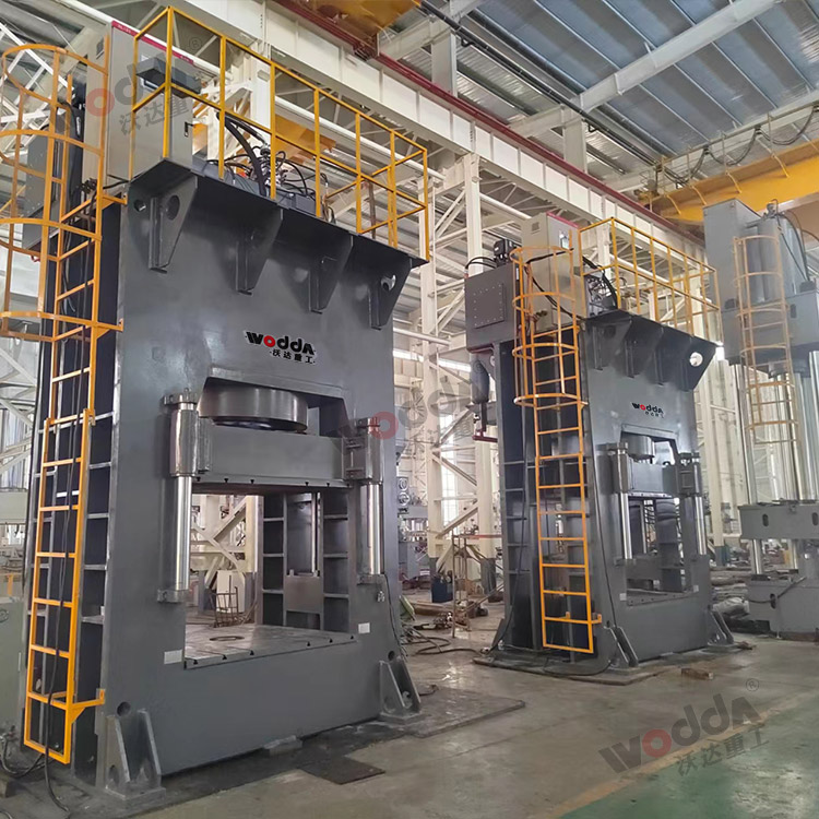 1800噸框架式木屑托盤成型液壓機(jī) 1800噸框架式木屑托盤成型液壓機(jī)