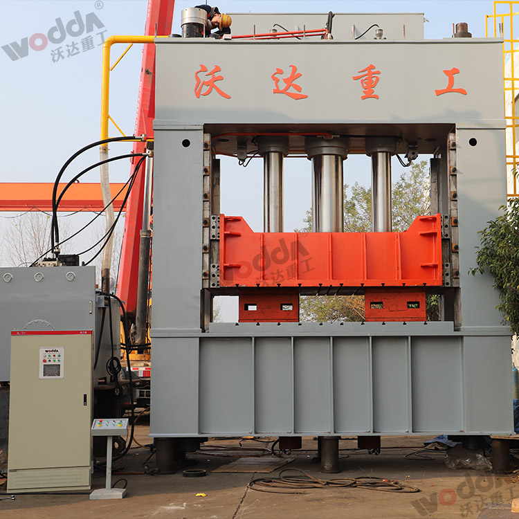 1000噸框架油壓機(jī) 1000噸框架油壓機(jī)