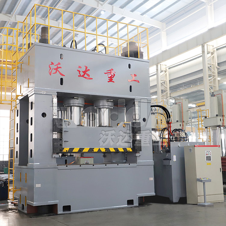 2000噸框架式液壓機(jī) 2000噸框架式液壓機(jī)