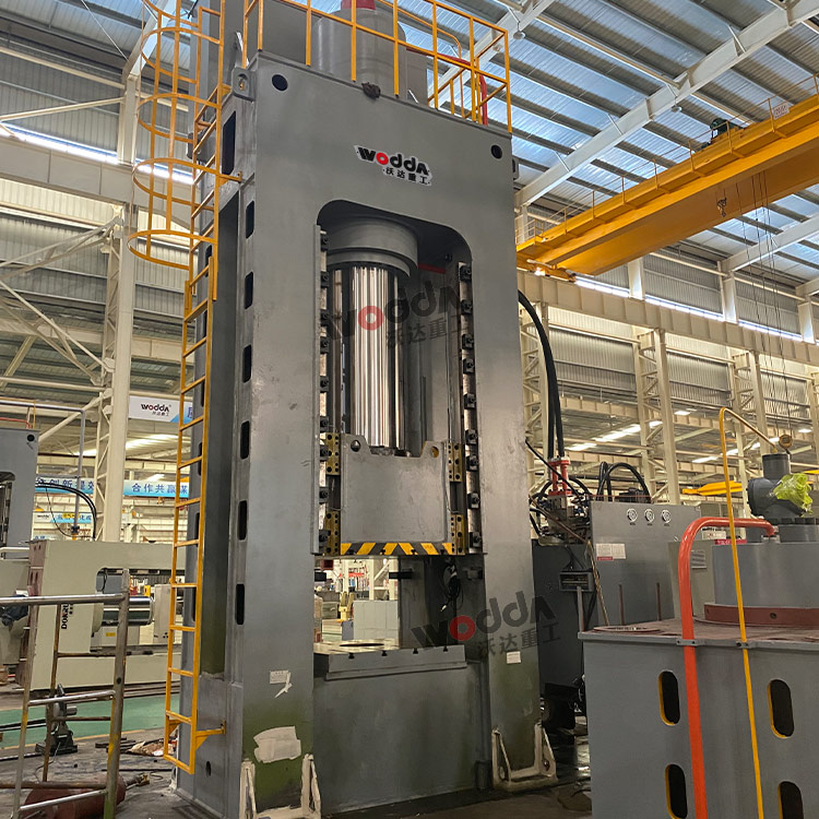 1250噸框架式液壓機(jī) 1250噸框架式液壓機(jī)