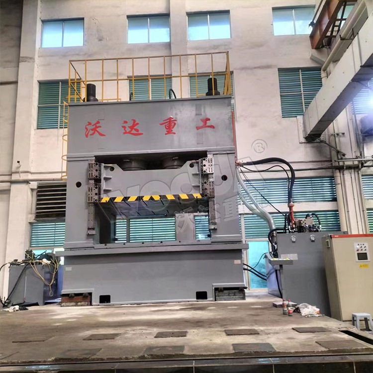 2000噸框架式油壓機(jī)客戶(hù)現(xiàn)場(chǎng)