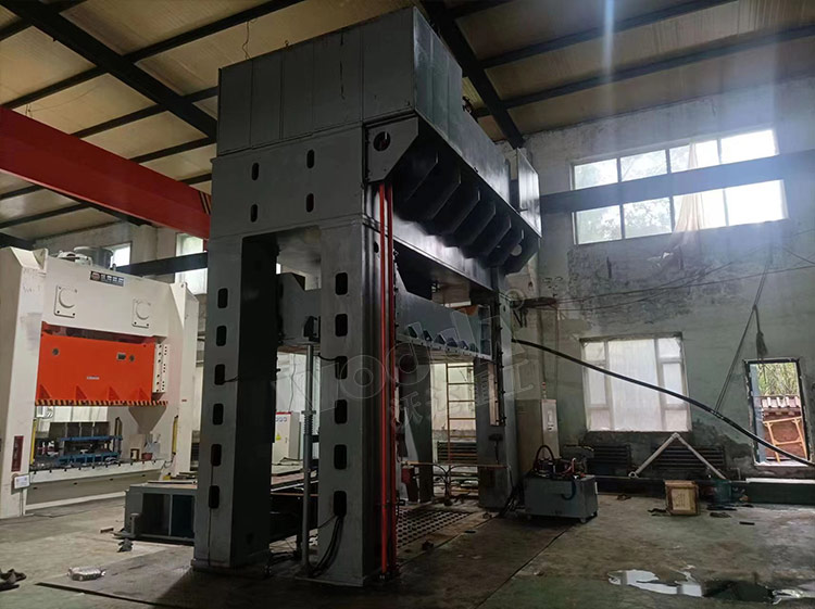 630噸汽車配件液壓機(jī) 630噸汽車配件液壓機(jī)