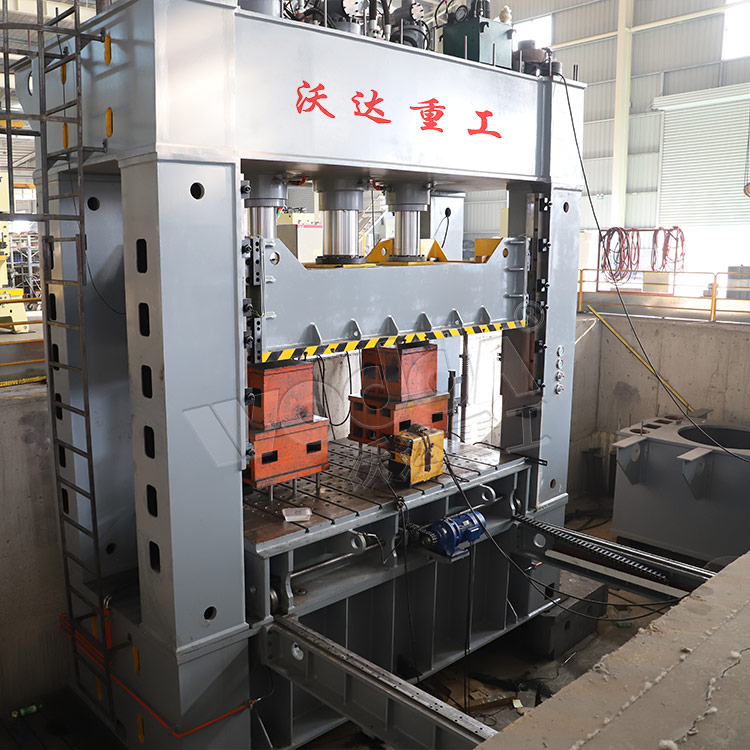 630噸框架式液壓機(jī)車間實(shí)拍圖 630噸框架式液壓機(jī)車間實(shí)拍圖