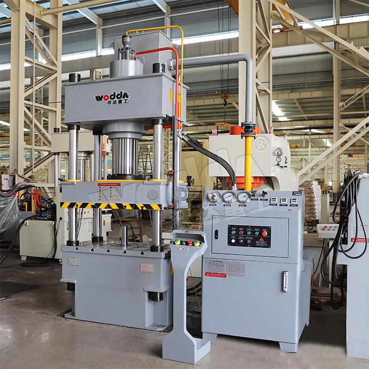 200噸三梁四柱液壓機(jī) 200噸三梁四柱液壓機(jī)