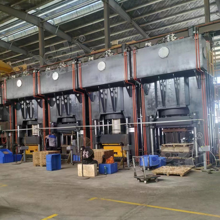 1800噸框架式液壓機(jī) 1800噸框架式液壓機(jī)