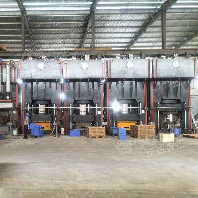 1800噸木屑托盤(pán)模壓機(jī)現(xiàn)場(chǎng) 1800噸木屑托盤(pán)模壓機(jī)現(xiàn)場(chǎng)