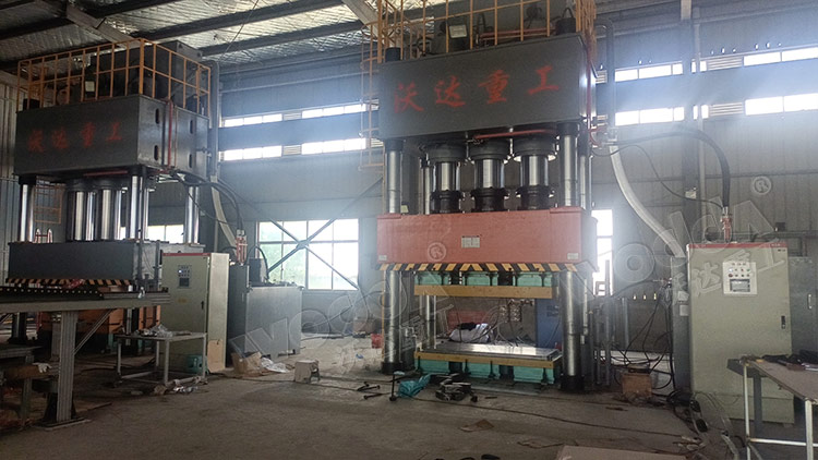 1500噸SMC汽車導(dǎo)流罩成型液壓機試機.jpg 1500噸SMC汽車導(dǎo)流罩成型液壓機試機.jpg