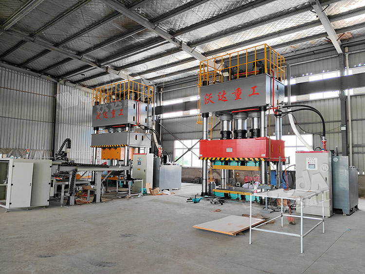 1500噸四柱液壓機模壓SMC汽車擋風(fēng)板 1500噸四柱液壓機模壓SMC汽車擋風(fēng)板