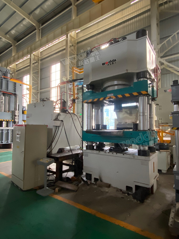 800噸鹽磚機車間實物 800噸鹽磚機車間實物