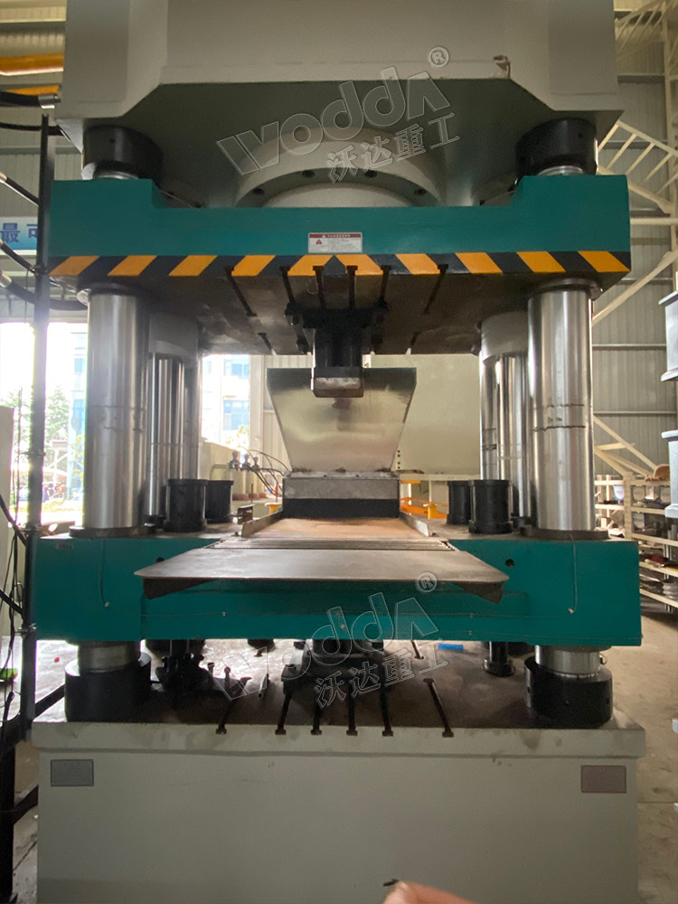 800噸鹽磚機工作臺