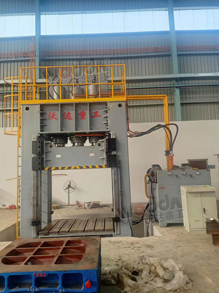 800噸框架式液壓機(jī)客戶現(xiàn)場 800噸框架式液壓機(jī)客戶現(xiàn)場