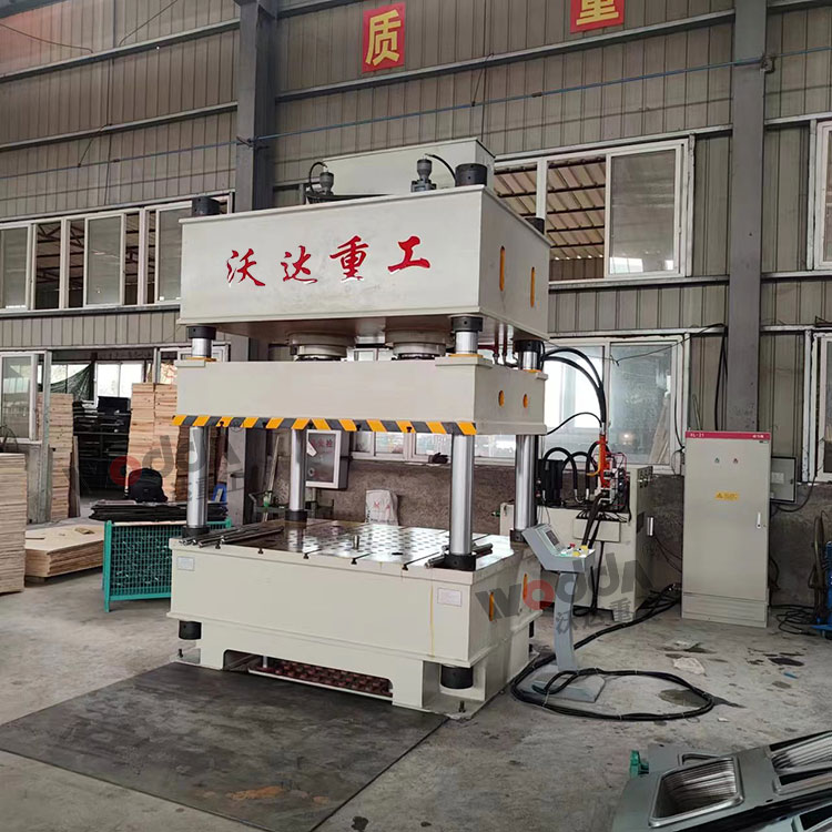 400噸農(nóng)機配件成型液壓機客戶現(xiàn)場