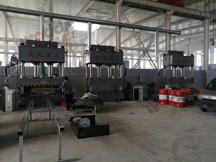 315噸復合漏糞板液壓機使用現(xiàn)場 315噸復合漏糞板液壓機使用現(xiàn)場