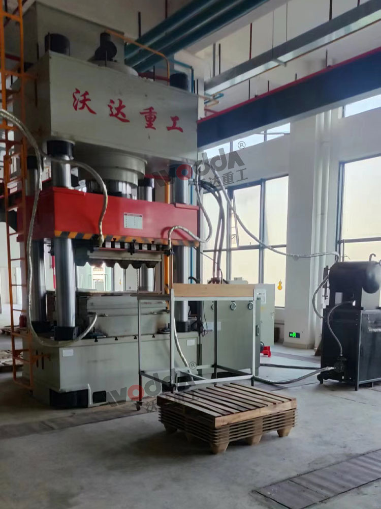 1000噸木屑托盤液壓機(jī)客戶現(xiàn)場(chǎng) 1000噸木屑托盤液壓機(jī)客戶現(xiàn)場(chǎng)