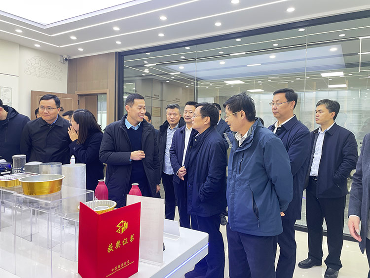 滕州市政協(xié)副主席董鴻洋聽取沃達(dá)重工董事長劉衛(wèi)東項(xiàng)目推進(jìn)情況 滕州市政協(xié)副主席董鴻洋聽取沃達(dá)重工董事長劉衛(wèi)東項(xiàng)目推進(jìn)情況