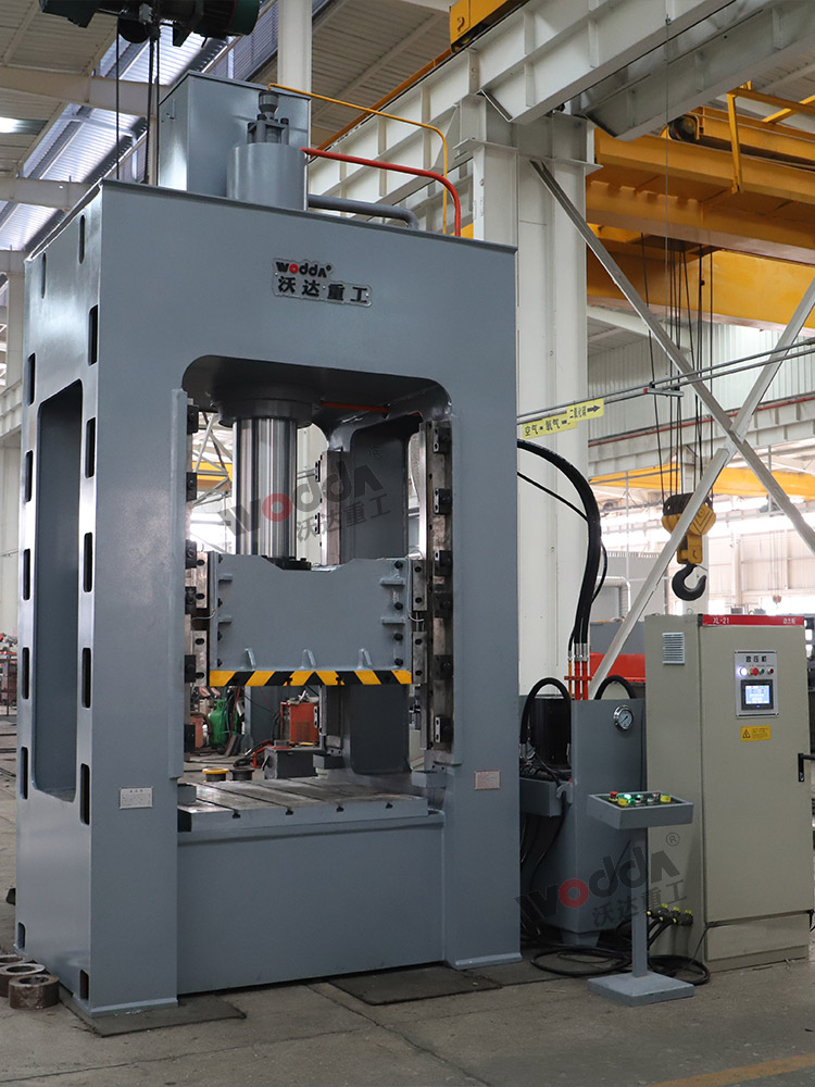 200噸框架式液壓機(jī) 200噸框架式液壓機(jī)