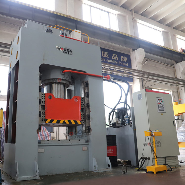 800噸框架式液壓機(jī) 800噸框架式液壓機(jī)