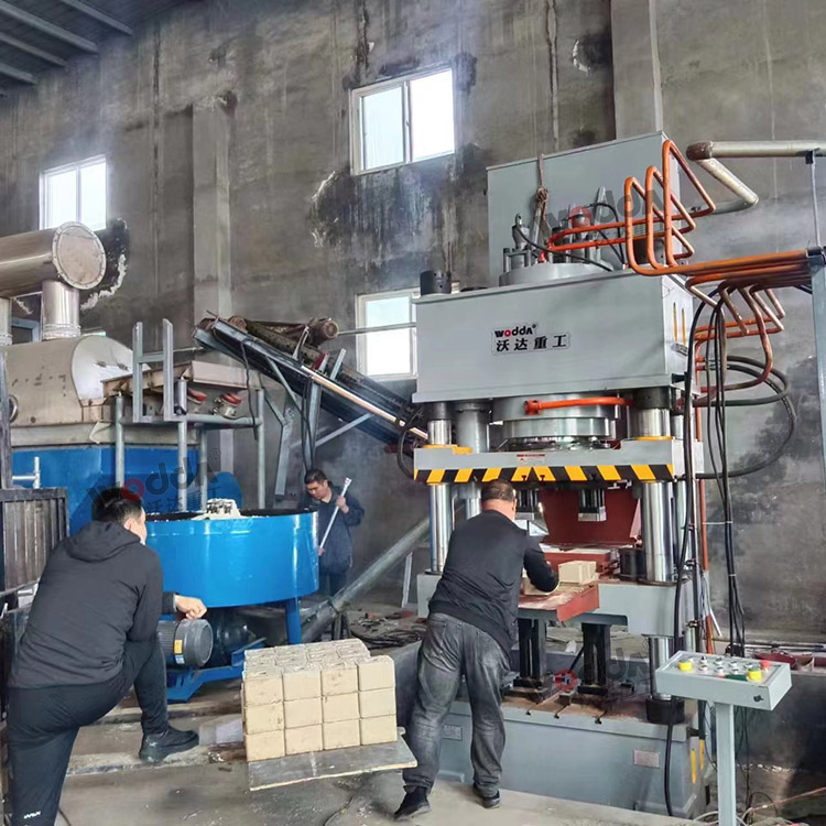 630噸全自動(dòng)鹽磚機(jī) 630噸全自動(dòng)鹽磚機(jī)